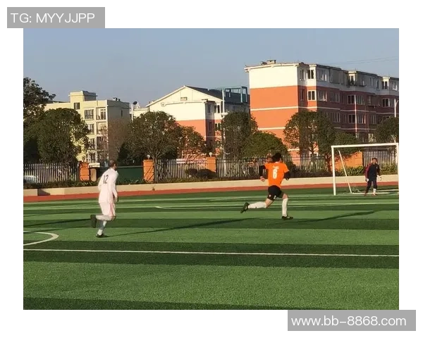 以古诗为韵描绘绿茵豪情赞球星风采共赏足球之美